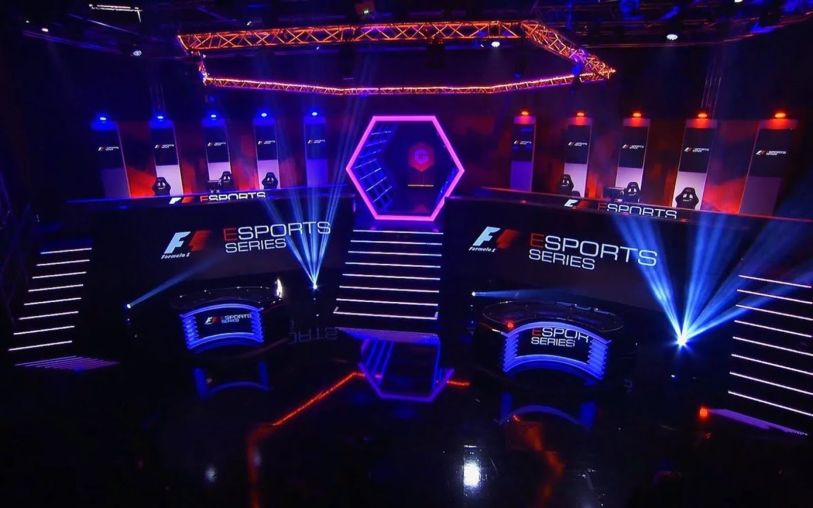 Visual arena permainan digital dengan nuansa kompetitif
